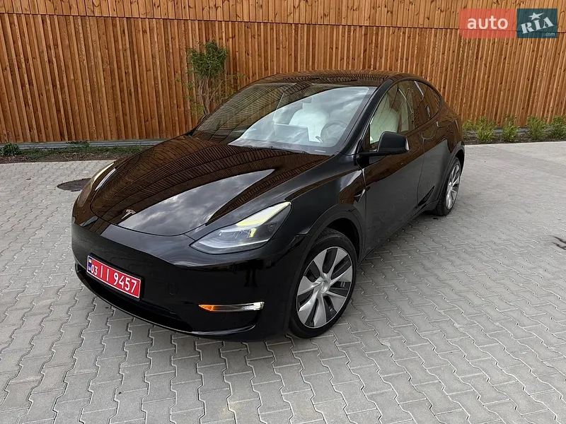 Tesla Model Y 2023