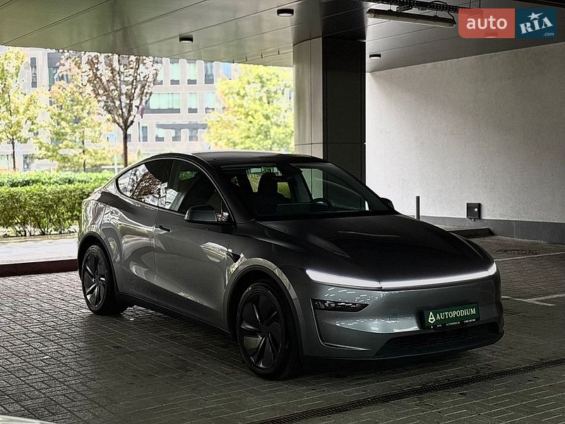 Tesla Model Y 2025