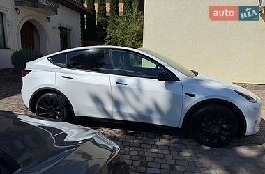 Позашляховик / Кросовер Tesla Model Y 2023 в Чернівцях