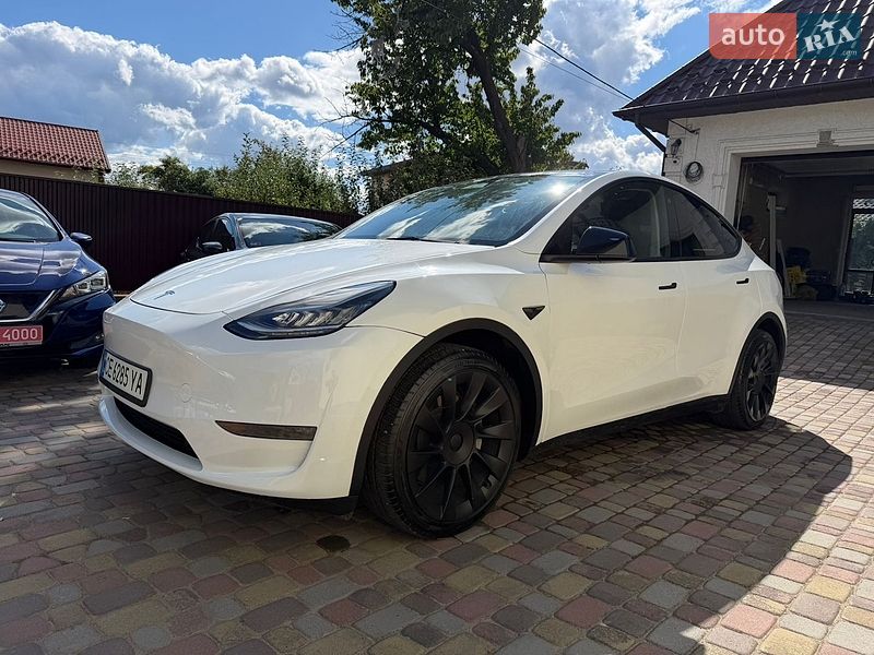 Позашляховик / Кросовер Tesla Model Y 2023 в Чернівцях