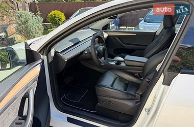Позашляховик / Кросовер Tesla Model Y 2023 в Чернівцях