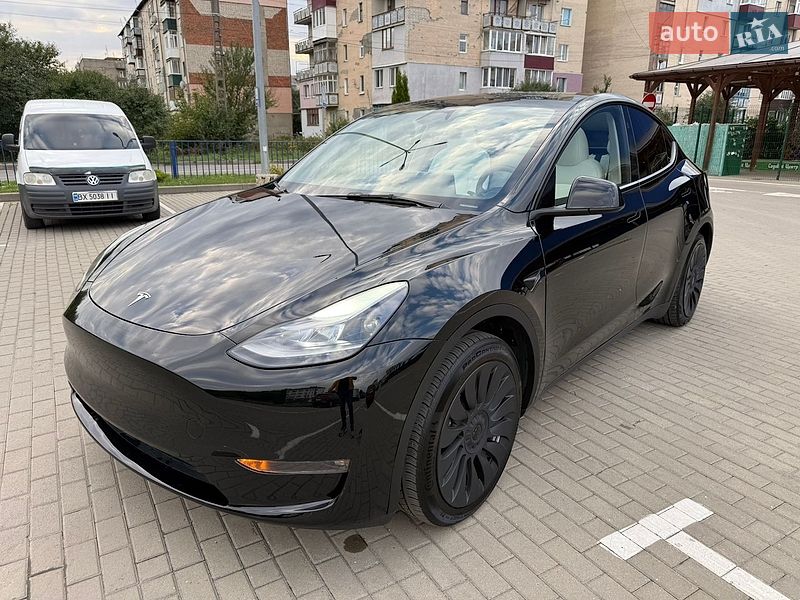 Tesla Model Y 2023