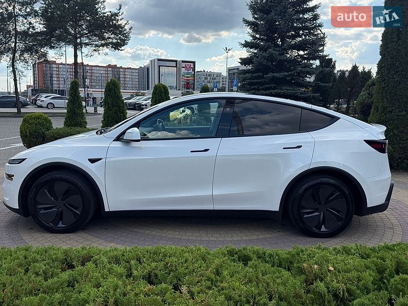 Позашляховик / Кросовер Tesla Model Y 2025 в Львові