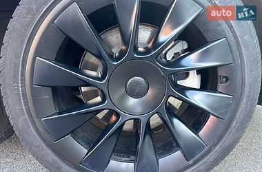 Внедорожник / Кроссовер Tesla Model Y 2024 в Киеве