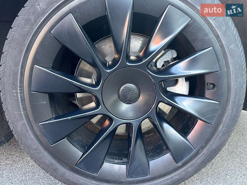 Внедорожник / Кроссовер Tesla Model Y 2024 в Киеве