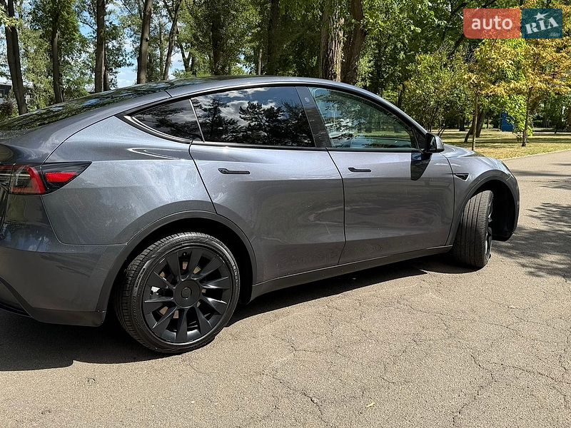 Внедорожник / Кроссовер Tesla Model Y 2023 в Киеве