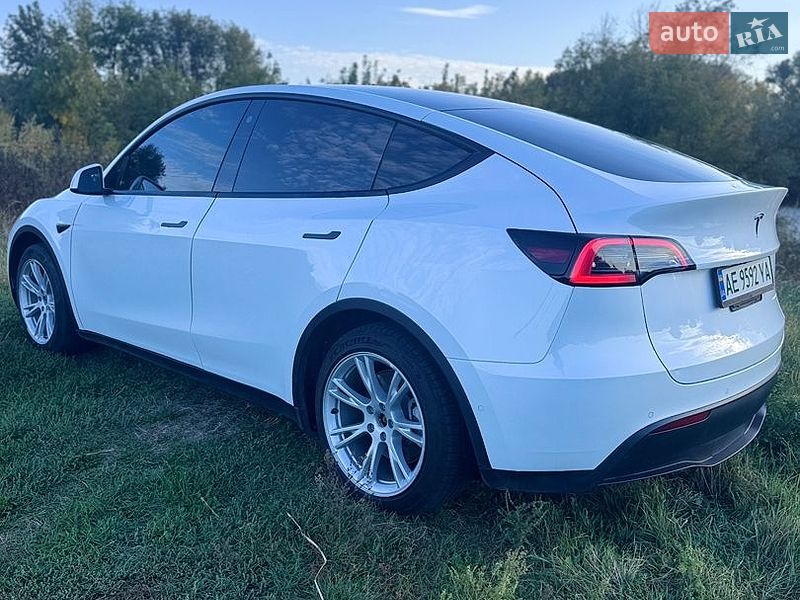Позашляховик / Кросовер Tesla Model Y 2021 в Дніпрі
