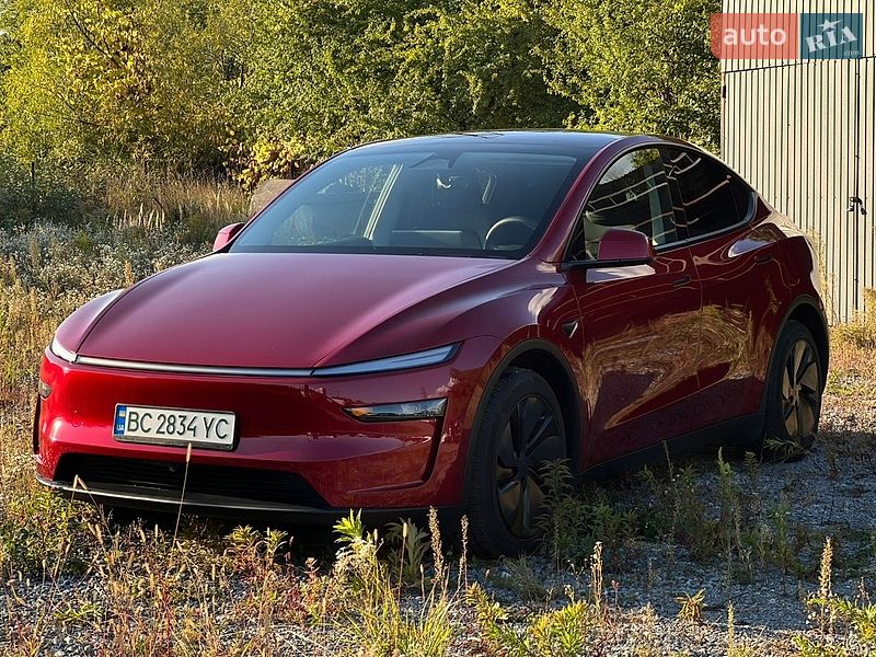 Tesla Model Y 2025