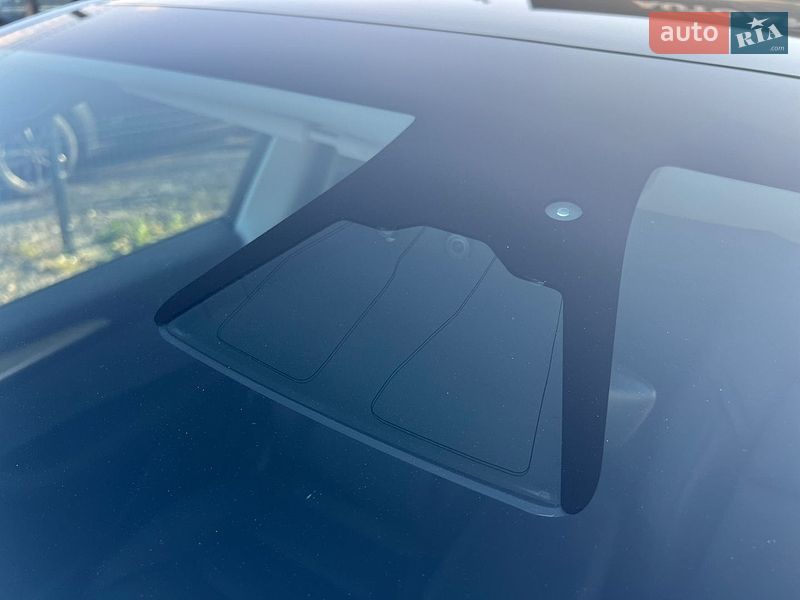 Позашляховик / Кросовер Tesla Model Y 2023 в Києві фото 25 Позашляховик / Кросовер Tesla Model Y 2023 в Києві