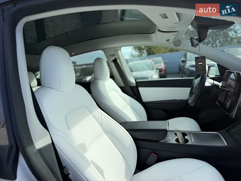 Позашляховик / Кросовер Tesla Model Y 2021 в Рівному