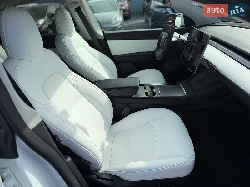 Позашляховик / Кросовер Tesla Model Y 2021 в Рівному