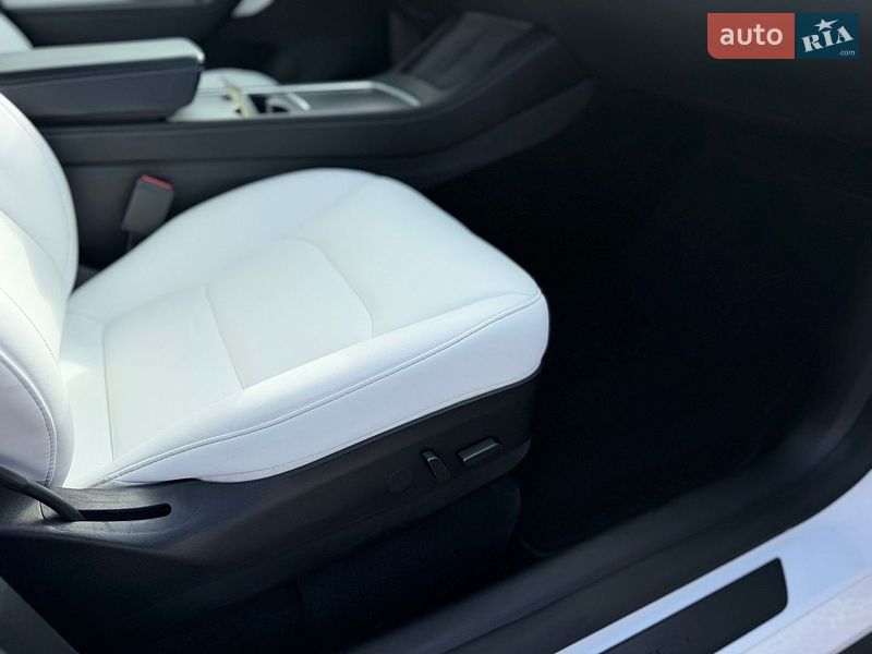 Позашляховик / Кросовер Tesla Model Y 2021 в Рівному