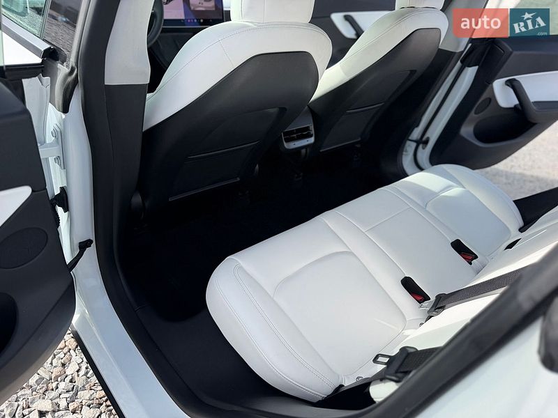 Позашляховик / Кросовер Tesla Model Y 2021 в Рівному