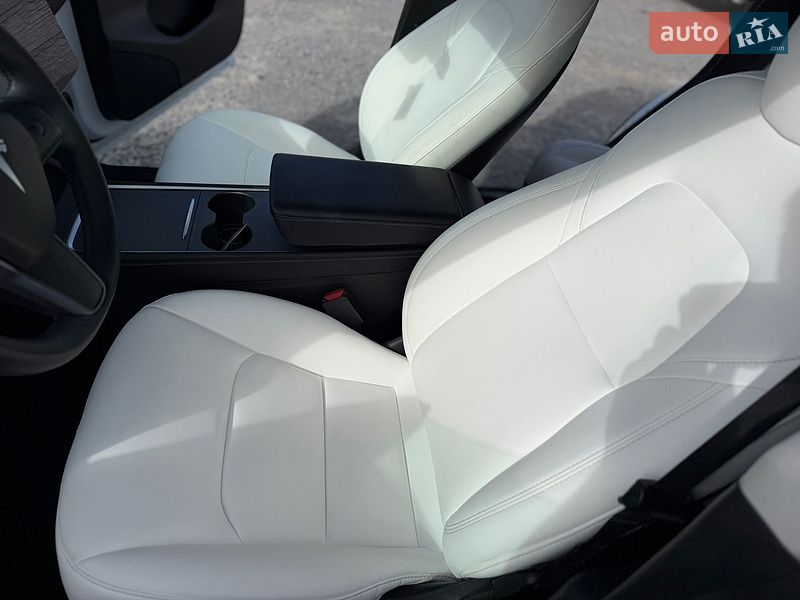 Позашляховик / Кросовер Tesla Model Y 2021 в Рівному