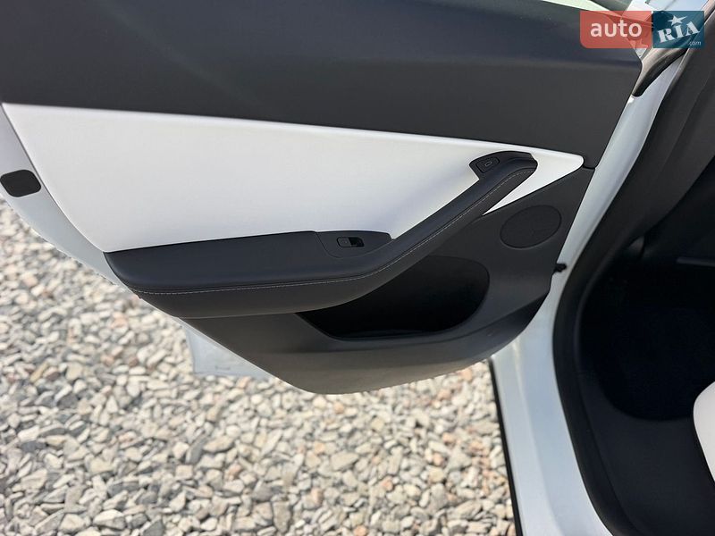 Позашляховик / Кросовер Tesla Model Y 2021 в Рівному