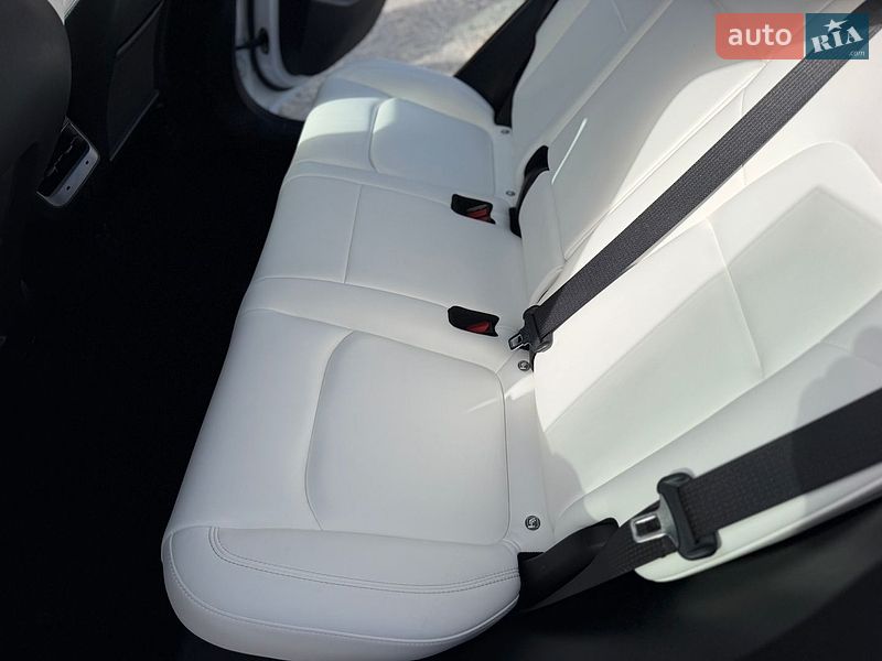 Позашляховик / Кросовер Tesla Model Y 2021 в Рівному