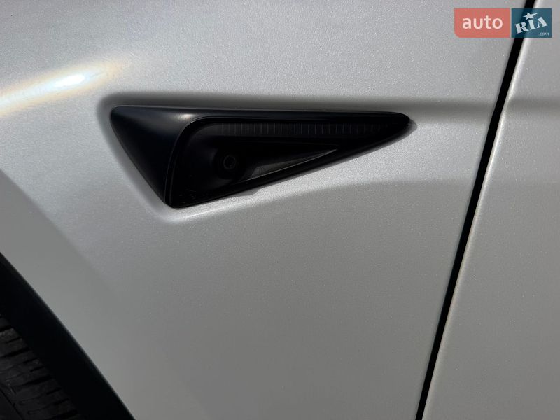 Позашляховик / Кросовер Tesla Model Y 2021 в Рівному