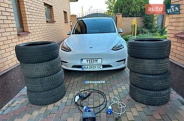 Внедорожник / Кроссовер Tesla Model Y 2023 в Киеве