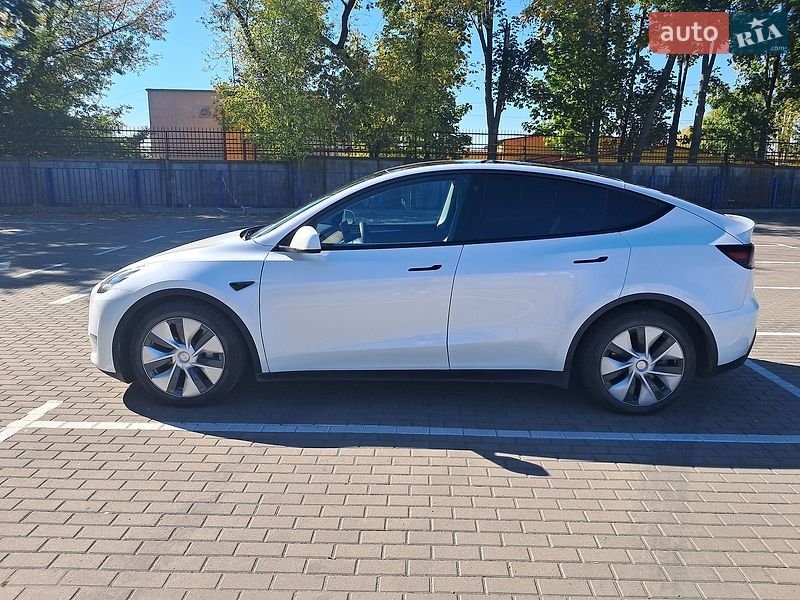 Позашляховик / Кросовер Tesla Model Y 2023 в Тернополі фото 3 Позашляховик / Кросовер Tesla Model Y 2023 в Тернополі