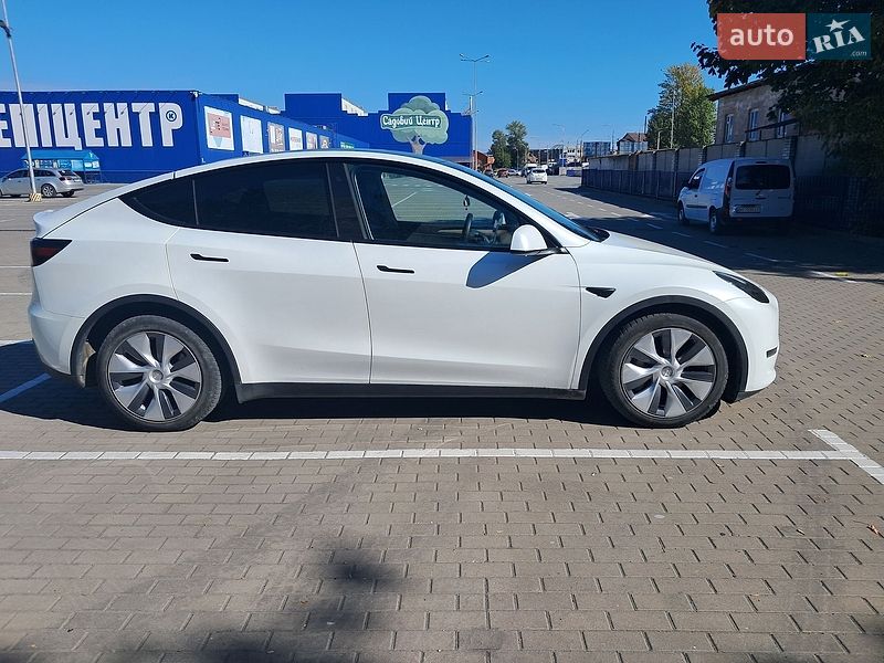 Позашляховик / Кросовер Tesla Model Y 2023 в Тернополі фото 6 Позашляховик / Кросовер Tesla Model Y 2023 в Тернополі