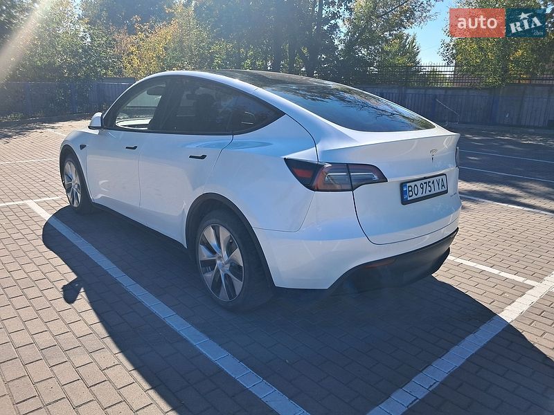 Позашляховик / Кросовер Tesla Model Y 2023 в Тернополі фото 9 Позашляховик / Кросовер Tesla Model Y 2023 в Тернополі