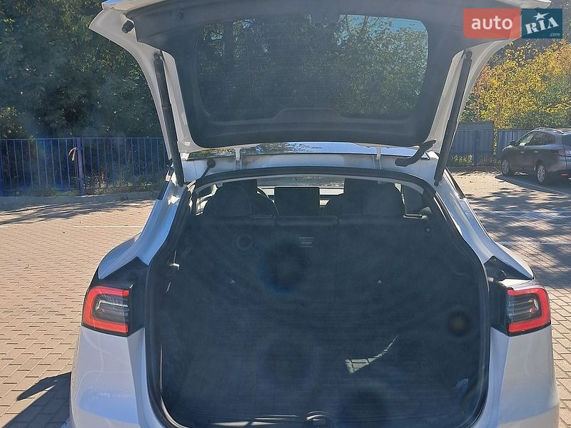 Позашляховик / Кросовер Tesla Model Y 2023 в Тернополі фото 10 Позашляховик / Кросовер Tesla Model Y 2023 в Тернополі