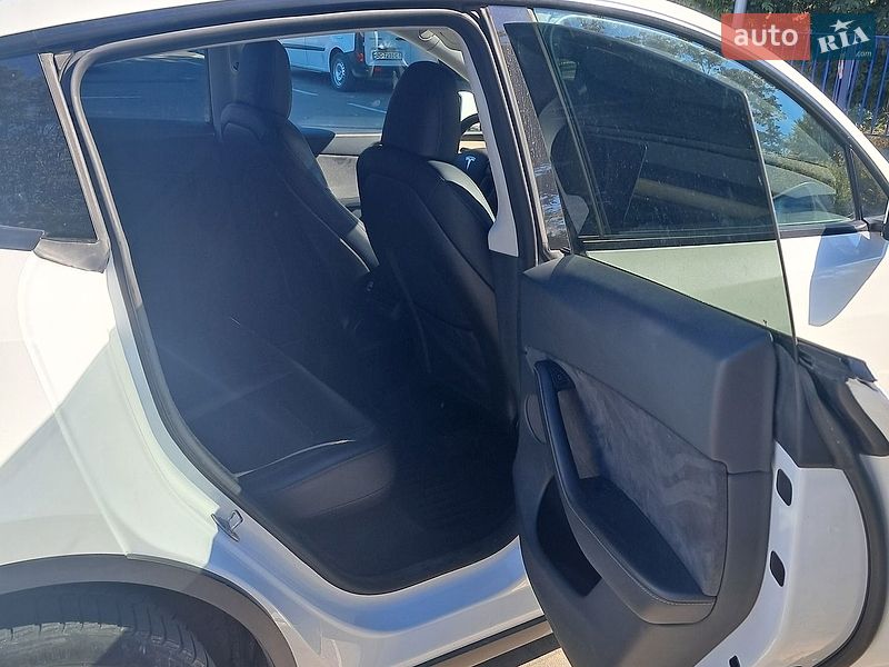 Позашляховик / Кросовер Tesla Model Y 2023 в Тернополі фото 11 Позашляховик / Кросовер Tesla Model Y 2023 в Тернополі