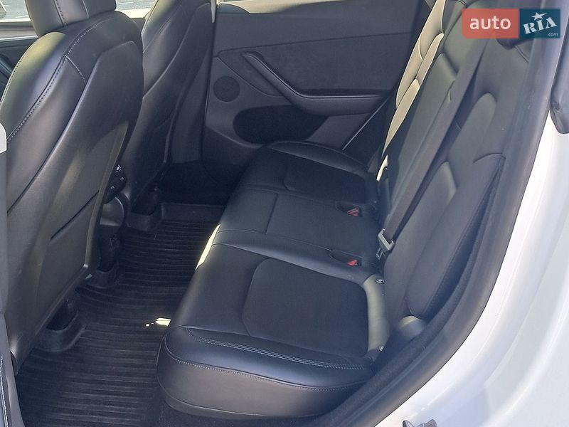 Позашляховик / Кросовер Tesla Model Y 2023 в Тернополі фото 14 Позашляховик / Кросовер Tesla Model Y 2023 в Тернополі