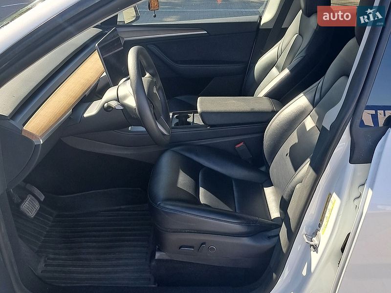 Позашляховик / Кросовер Tesla Model Y 2023 в Тернополі фото 16 Позашляховик / Кросовер Tesla Model Y 2023 в Тернополі