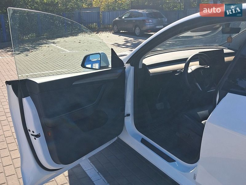 Позашляховик / Кросовер Tesla Model Y 2023 в Тернополі фото 15 Позашляховик / Кросовер Tesla Model Y 2023 в Тернополі