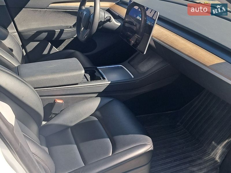 Позашляховик / Кросовер Tesla Model Y 2023 в Тернополі фото 20 Позашляховик / Кросовер Tesla Model Y 2023 в Тернополі