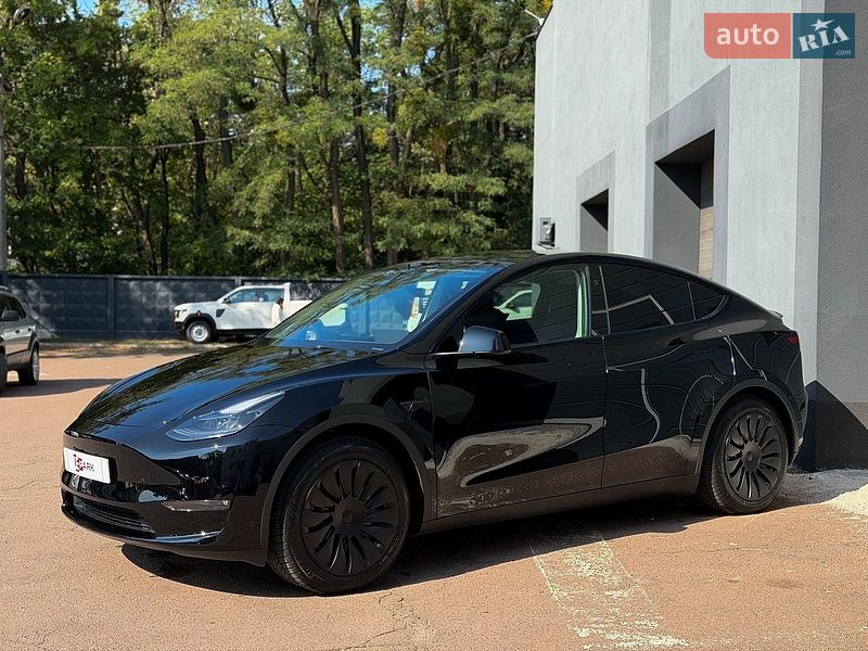 Позашляховик / Кросовер Tesla Model Y 2024 в Києві