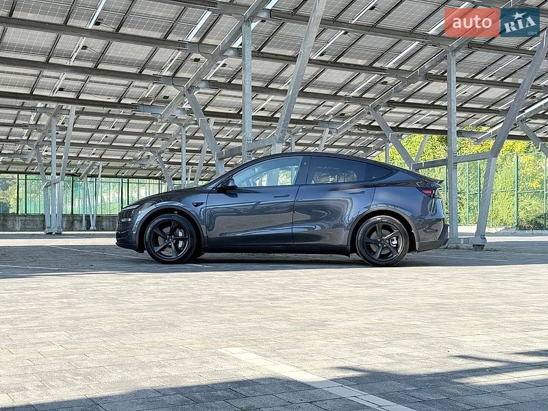 Позашляховик / Кросовер Tesla Model Y 2025 в Львові