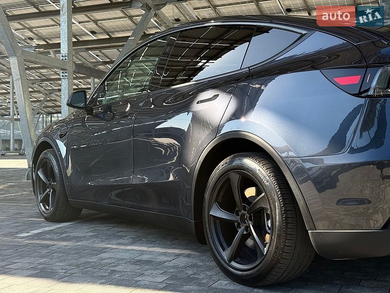 Позашляховик / Кросовер Tesla Model Y 2025 в Львові
