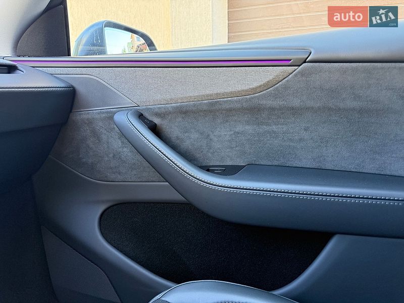 Позашляховик / Кросовер Tesla Model Y 2025 в Львові