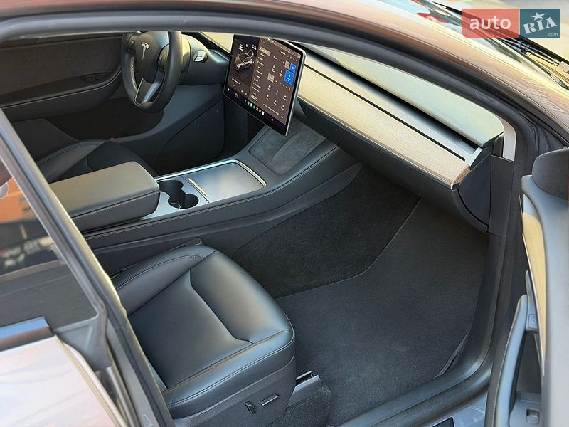 Позашляховик / Кросовер Tesla Model Y 2023 в Києві фото 41 Позашляховик / Кросовер Tesla Model Y 2023 в Києві