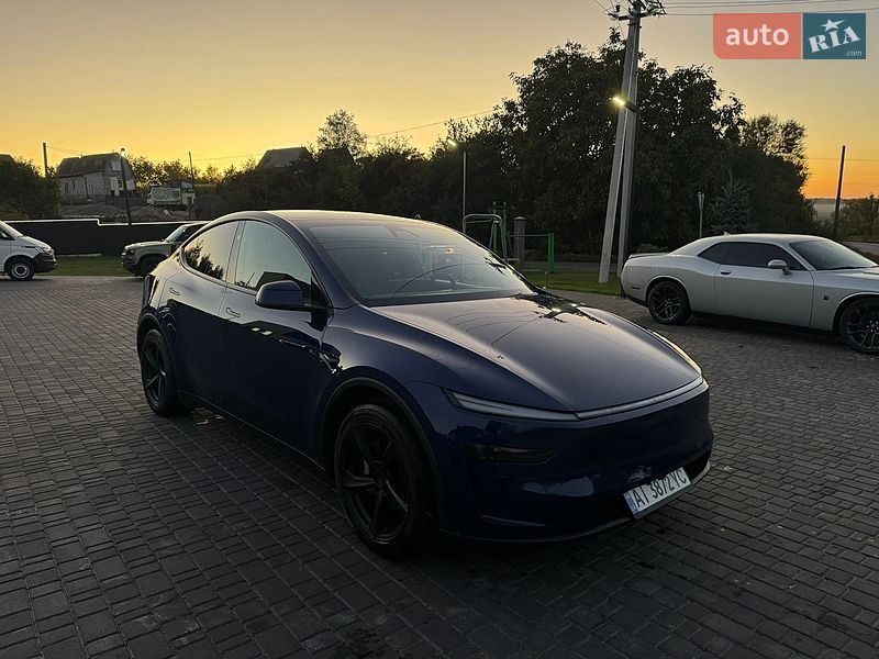 Позашляховик / Кросовер Tesla Model Y 2025 в Києві
