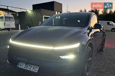 Позашляховик / Кросовер Tesla Model Y 2025 в Києві