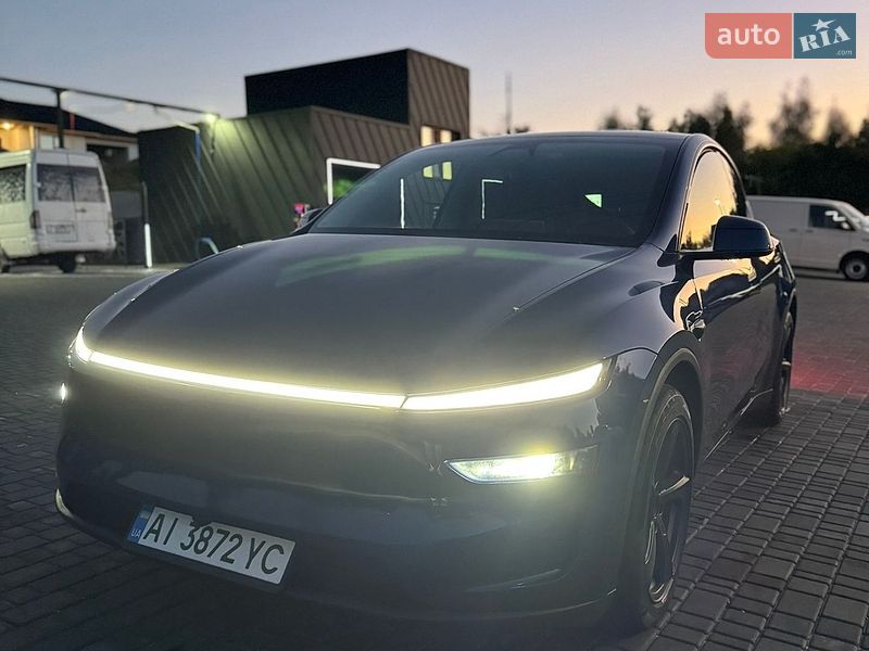 Позашляховик / Кросовер Tesla Model Y 2025 в Києві