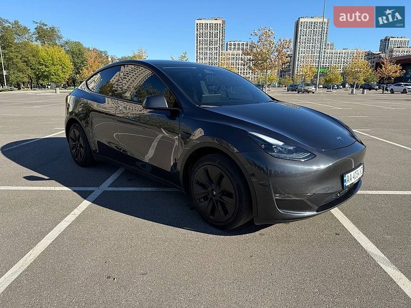 Позашляховик / Кросовер Tesla Model Y 2024 в Києві