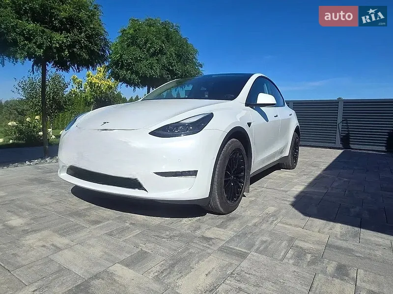 Tesla Model Y 2023