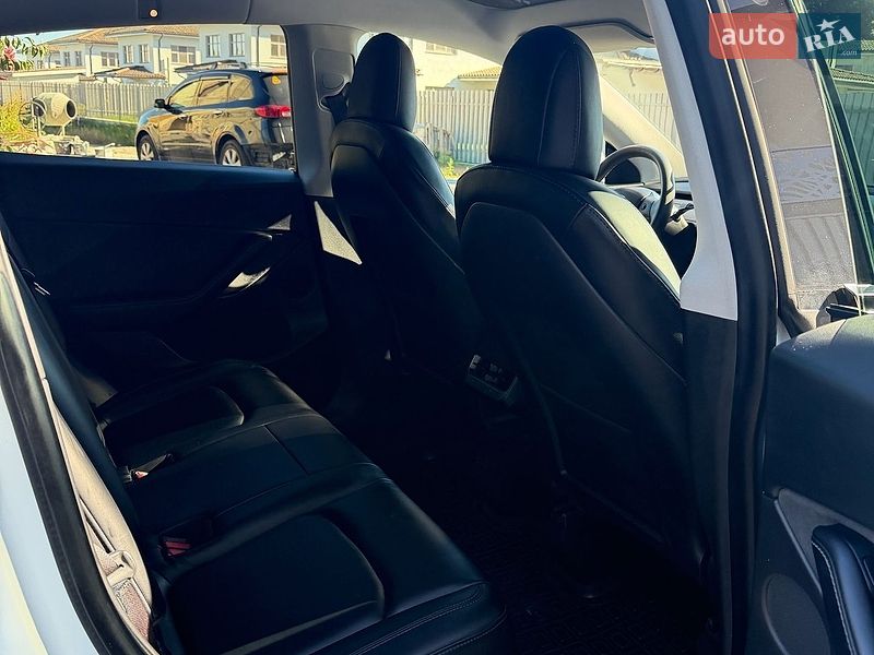 Позашляховик / Кросовер Tesla Model Y 2021 в Києві