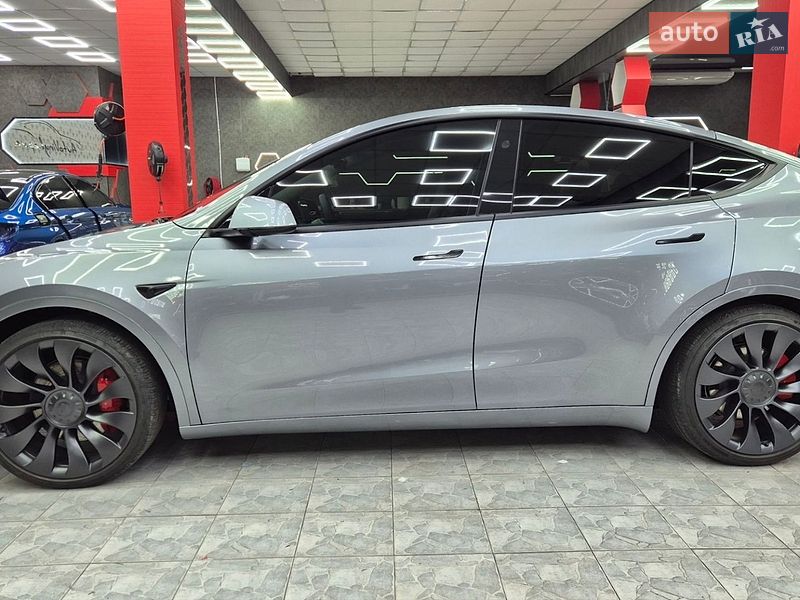 Позашляховик / Кросовер Tesla Model Y 2024 в Дніпрі