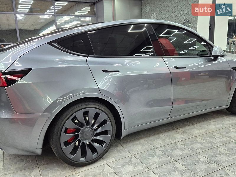 Позашляховик / Кросовер Tesla Model Y 2024 в Дніпрі