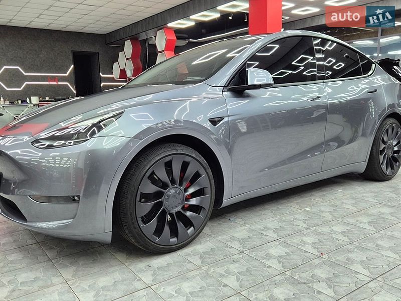Позашляховик / Кросовер Tesla Model Y 2024 в Дніпрі