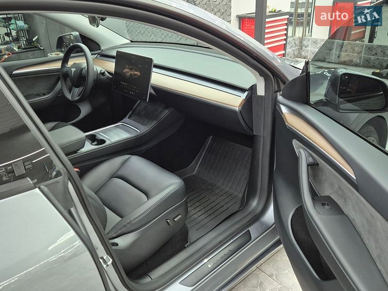 Позашляховик / Кросовер Tesla Model Y 2024 в Дніпрі