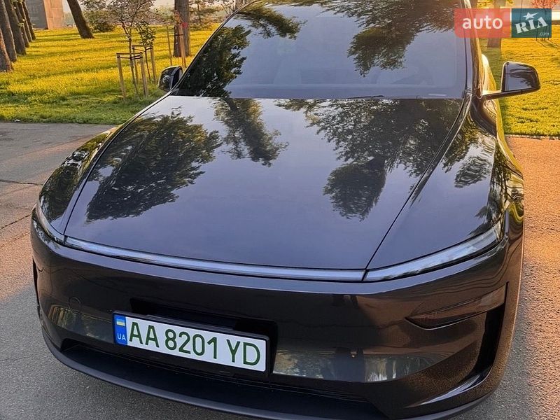 Tesla Model Y 2025 Tesla Model Y 2025