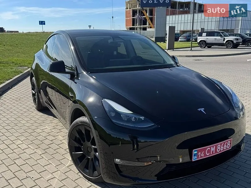 Tesla Model Y 2024