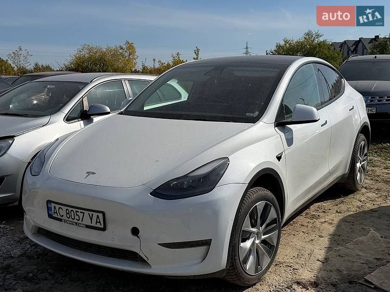 Tesla Model Y, фото з оголошення