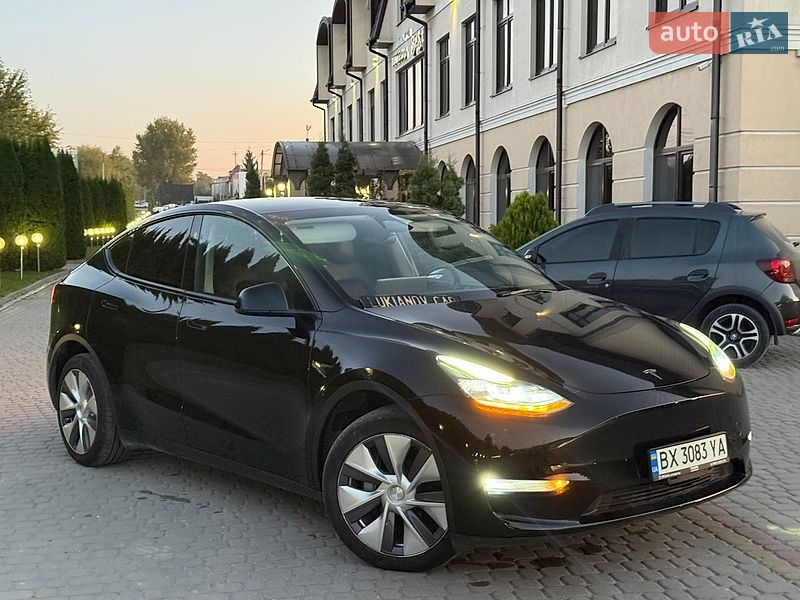 Tesla Model Y 2023